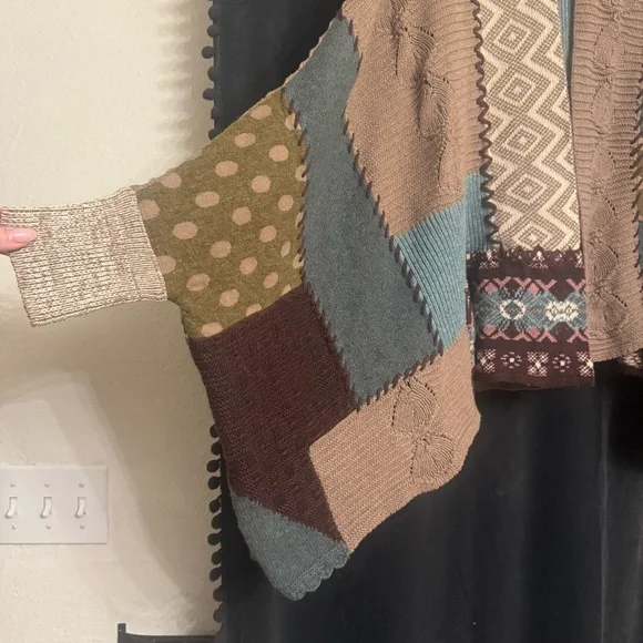 Anthropologie Sleeping on Snow Patchwork Hooded Cape‎ Shawl Rare Sweater Boho - Picture 2 of 14